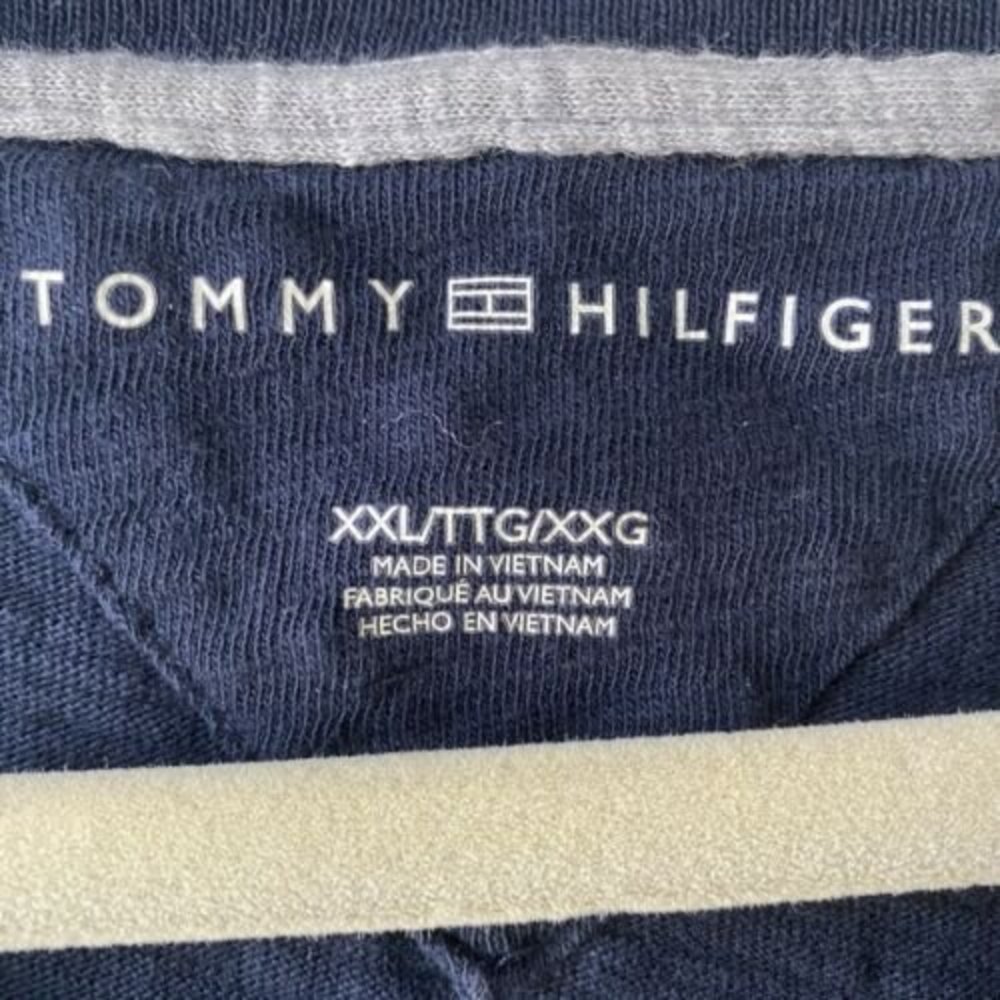 Tommy Hilfiger mens Vneck Short Sleeve Graphic Shirt Size XL i1 - Picture 4 of 5